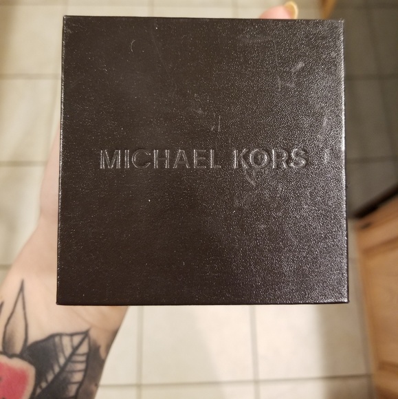 MK watch - Picture 5 of 5